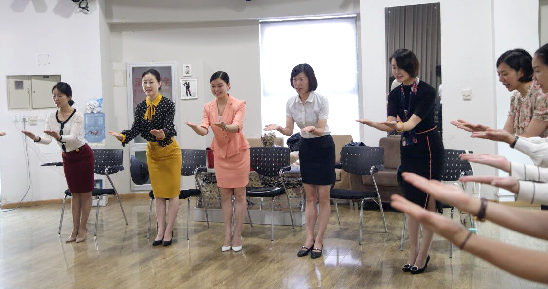 服务礼仪实训班今日开班 以礼塑形，以仪赋能，筑牢服务行业软实力